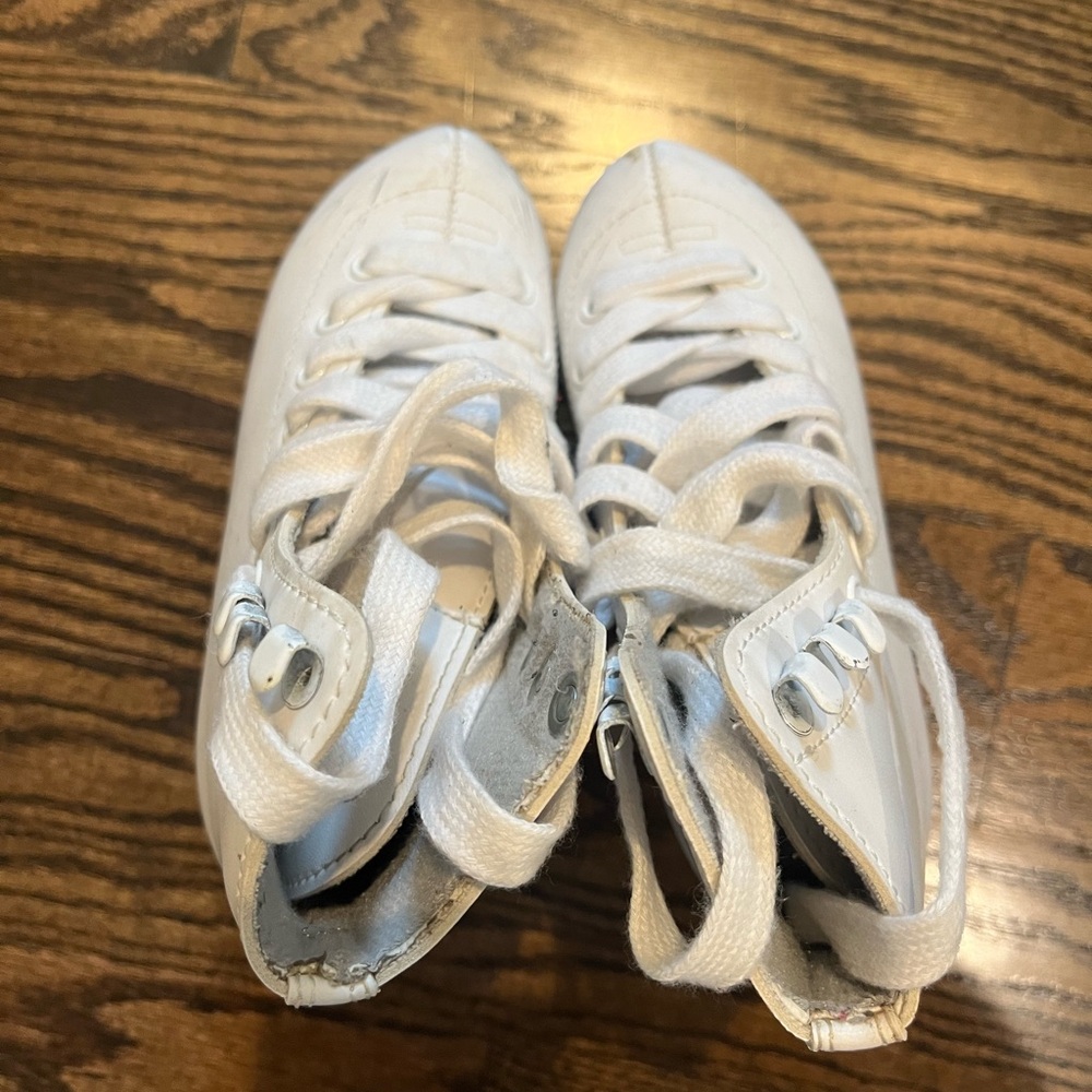 Second hand toddler figure skating ice skates, white, size 10